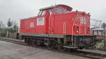 Die V60 345 133-3 der MEG  85  wurde 1981 an die DR unter 105 133-3 ausgeliefert und 2013 als Dauerleihgabe im Besitz der Geraer Eisenbahnwelten. Mittlerweile wurde diese V60 wieder orange.
Köthen am 17.04.2006