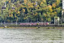BR 425, rechtsrheinisch unter der Schwebebahn Koblenz - Ehrenbreitsein - 16.10.2017