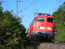 110 418-1 mit der RB 37164 aus Donauw�rth vor ihrem Fahrtziel, der Knotenbahnhof Aalen. Hier hat sie gerade das Blocksignal von Wasseralfingen passiert. Foto: Freitag, 18.05.07.