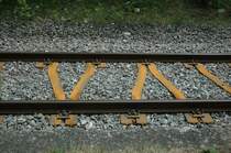 F�r mich neu sind diese Stahlschwellen, aufgenommen am 16.5.2007 beim (stillgelegten) Bahnhof Thiergarten im Donautal. Wie heissen diese Dinger und seit wann werden sie verwendet?