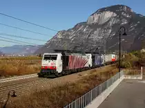 Die 189 905 und die 186 442 mit einem KLV-Zug am 18.11.2017 unterwegs bei Salorno.