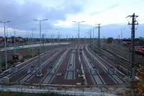 Blick auf die neuen Stumpfgleise im Güterbahnhof Halle (Saale) in nördlicher Richtung. Aufgenommen von der Berliner Brücke. [31.10.2017 | 16:22 Uhr]