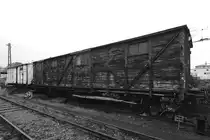 Alte Güterwagen mit Bremserhaus im Eisenbahnmuseum Neustadt an der Weinstraße. (Dezember 2014)