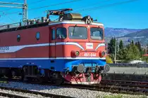 E-Lok 461-044 von Montecargo zieht einen Güterzug im Richtung Süden.
Aufgenommen am 30.10.2017 um 11:46 Uhr kurz vor dem Hauptbahnhof Podgorica. 