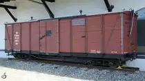 Ein Schmalspur-Güterwagen am Bahnhof Radebeul-Ost (April 2014)