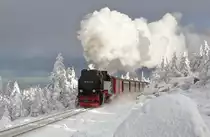 Auf der Nordseite vom Brocken schnauft 99 7247 mit dem P8925 (Wernigerode - Brocken) durch den tiefen Schnee.

Brocken, 02. Dezember 2017