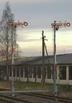 Gut erhaltene Formsignale in Großvoigstberg, Zellwaldbahn.03.12.2017  15:31 Uhr.