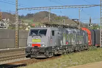 Lok 189 990-5  NOVELIS  verlässt das Nebengleis beim Bahnhof Gelterkinden. Die Aufnahme stammt vom 14.11.2017.