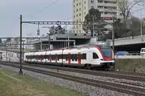 RABe 522 207, auf der S1, fährt Richtung Bahnhof Muttenz. Die Aufnahme stammt vom 16.11.2017.