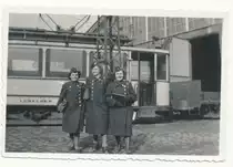 Meine (heute 95jährige) Mutter im Kriegswinter 1941/42 als Schaffnerin in Lübeck