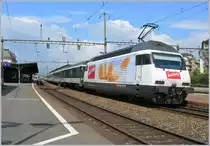 Die SBB Kambly Lok Re 460 021-9 schiebt einen  Walliser-IR  in Renens VD Richtung Genève.
2006 April 2006 