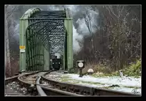 Dampflok 298.102 fährt mit einem Weihnachtszug von Steyr nach Grünburg, hier zu sehen bei der Querung über die Steyr nahe Waldneukirchen.
2.12.2017