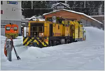 Gmf 4/4 242, Xrot mt 95401 und Tm 2/2 26 in Arosa. (05.12.2017)