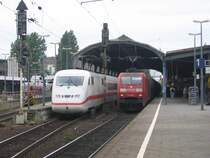402  Saarbr�cken  und eine durchfahrende 152 treffen sich am 19.05.07 in Bonn Hbf.