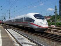 Zwei ICE-3 Triebwagen einmal ICE  Montabaur  und ICE  Westerland/Sylt  wurde am 19.05.07 �ber Aalen umgeleitet. Hier bei der Durchfahrt des Bahnhofs Aalen. In Aalen einen ICE zu fotografieren ist nicht allt�glich, nur bei umleitungen:-)
