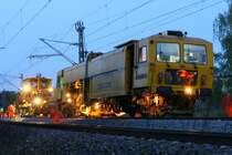 DGT mit 08-275 Unimat 3S im Bahnhof Hagenow Land kurz vor der Dunkelheit. 18.05.2007