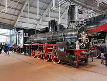 Die heimlichen Stars in jedem Eisenbahnmuseum sind natürlich die Dampfloks, und so ist es eigentlich unmöglich sie ohne Personen davor abzulichten.

Güterzug-Dampflok OB-6640, Baujahr 1902, im Russischen Eisenbahnmuseum in St. Petersburg, 4.11.2017