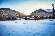 4024 104-4 auf der Fahrt durch das verschneite Drautal.
Unterwegs war die Garnitur als S1 4225 (Friesach - Lienz).
Aufgenommen am 16.12.2017 bei Berg im Drautal.