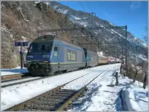 Die BLS Re 465 013-1 und eine weiter BLS Re  465 ziehen in Hohtenn eine RoLa Richtung Norden.
17. Nov. 2007