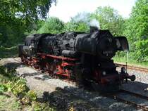 Mit 52 8075-5 wurden anl�sslich des 15-j�hrigen Bestehens des Schwarzenberger Eisenbahnmuseums F�rerstandsmitfahrten angeboten. Aufgenommen am 19.05.07.