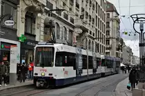 Transports publics genevois (TPG): Nr. 816  Vernier  und Nr. 844  Meinier  kommen als Tramlinie 12 Moillesulaz – Rive – Bel-Air – Plainpalais – Augustins – Carouge – Bachet-de-Pesay nach Palettes in der Haltestelle Genève, Bel-Air an. Samstag, 16. Dezember 2017