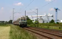 Am östlichen Ortsrand von Pulheim entstand dieses Foto eines Nahverkehrszuges auf dem Weg Richtung Köln.
Aufnahmedatum: 28. Mai 2004