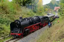 Fotostopp von 50 380, mit dem Meininger Sonderzug am 07.10.2017 auf der Fahrt nach Arnstadt, am Haltepunkt Altersbach.