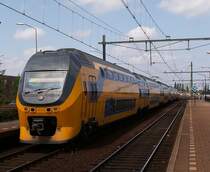 Eine BR8400 Einheit f�hrt in den Bahnhof Blerick ein. Das Foto stammt vom 19.05.2007