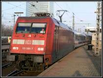 Der Morgensonne entgegen - 101 086 f�hrt mit IC 2317 Wiesbaden-Stuttgart am 22.2.2007 aus Mannheim aus.