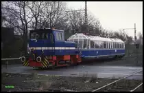 Schöma Diesellok DHE 9 hat hier am 14.4.1992 den Gläsernen Zug ET 491001 in Delmenhorst übernommen und schleppt diesen hier nach Harpstedt!
