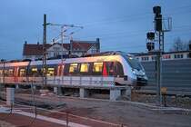 9442 804 (Bombardier Talent 2) von Abellio Rail Mitteldeutschland als RB 74626 (RB20) nach Eisenach steht in ihrem Startbahnhof Halle(Saale)Hbf Gl. 13a bereit.
(Motiv ist zwar verdeckt, ist aber nicht anders machbar gewesen.) [2.12.2017 | 16:23 Uhr]