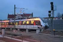 9442 804 (Bombardier Talent 2) von Abellio Rail Mitteldeutschland als RB 74626 (RB20) nach Eisenach steht in ihrem Startbahnhof Halle(Saale)Hbf Gl. 13a bereit.
(Motiv ist zwar verdeckt, ist aber nicht anders machbar gewesen.) [2.12.2017 | 16:23 Uhr]