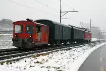 Sonderzug vom 11. Dezember 2017 im Dienste des Bahnmuseums Kerzers mit Re 4/4 I 10009 + C 5820 + F 16005 + Tm 65 bei Lyss auf der Fahrt nach Kallnach, wo zwei Speisewagen und ein G Wagen auf die Überfuhr nach Tschechien warteten.
Foto: Walter Ruetsch 

