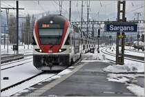 RE4874 nach Wil mit 511 025 in Sargans. (18.12.2017)