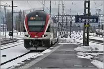 RE4874 nach Wil mit 511 025 in Sargans. (18.12.2017)