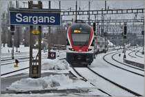 RE5071 mit ZVV 511 033 in Sargans. (18.12.2017)