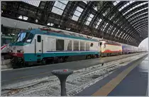 Die FS E 402A (E402.043) und 402B sind mit ihrem Nightjet 233 von Wien in Milano eingetroffen.16. Nov. 2017