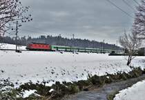 SBB Re 6/6 Nr.  Rothrist  mit dem Verbano Express von Luino an den Weihnachtsmarkt nach St. Gallen am 17. Dezember 2017 bei Bassersdorf. Einen grossen Dank an Julian Ryf, der mir dieses Bild (dank Info)ermöglicht hat!
