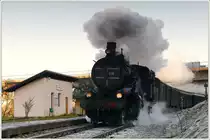 25-026 bespannte am 19.12.2017 einen Weihnachtszug von Maribor nach Dravograd, hier bei der Durchfahrt in Trbonje.