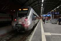 1442 ??? (Bombardier Talent 2) als S 37527 (S5) nach Zwickau(Sachs)Hbf steht in ihrem Startbahnhof Halle(Saale)Hbf auf Gleis 11 bereit. [3.12.2017 | 17:05 Uhr]