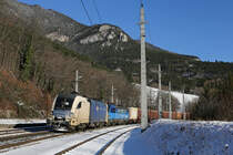 WLB 182.520+CD 383.004 durchfahren mit einen Hackschnitzelzug den Bhf.Payerbach/R. 19.12.17