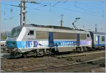 Die Sybic Baureihe 26 000 gefällt mir nicht besonders, das neue SNCF -Personenverkehrsdesing auch nicht, doch - so in der Schule gelernt - zweimal negativ = positiv; und so finde ich, dass die BB 26 163 mit dem TER 200 nach Bâle bei der Ausfahrt in Strasbourg ein gutes Bild abgibt.
10. April 2007
