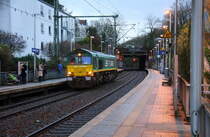 Die Class 66 V266/PB10 von der Rurtalbahn-Cargo kommt als Lokzug aus Stolberg-Rheinland nach Aachen-West und kommt aus Richtung Stolberg-Rheinland,Eilendorf,Aachen-Rothe Erde,Aachen-Hbf und fährt durch Aachen-Schanz in Richtung Aachen-West. 
Aufgenommen vom Bahnsteig von Aachen-Schanz. 
Am Kalten Nachmittag vom 11.12.2017.
