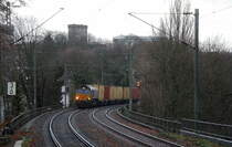 Die Class 66 DE6307 von Crossrail kommt aus Richtung Aachen-West mit einem langen MSC-Containerzug aus Antwerpen-Berendrecht(B) nach Germersheim(D) und fährt durch Aachen-Schanz in Richtung Aachen-Hbf,Aachen-Rothe-Erde,Stolberg-Hbf(Rheinland)Eschweiler-Hbf,Langerwehe,Düren,Merzenich,Buir,Horrem,Kerpen-Köln-Ehrenfeld,Köln-West,Köln-Süd. Aufgenommen vom Bahnsteig von Aachen-Schanz. 
Am Kalten Nachmittag vom 11.12.2017.