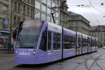 BERNMOBIL:
Be 6/8 Combino Classic mit Vollwerbung auf der Linie 9 Wabern-Wankdorf Bahnhof am 16. Dezember 2017.
Foto: Walter Ruetsch