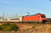 InterCity mit der 101 073-5 unterwegs in Richtung Schwerin. 18.12.2017, 3km östlich von Büchen.