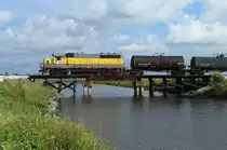 504 crosses the Miami Canal at Lake Harbor whilst hauling a local freight train to Clewiston, 23 Nov 2017
