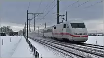 ICE 71 nach Chur ist unterwegs zwischen Siebnen-Wangen und Schübelbach-Buttikon. (18.12.2017)