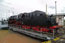 Fotopräsentationsfahrt der Meininger 50 380 am Nachmittag des 07.10.2017 auf der Drehscheibe im Museums-Bw Arnstadt. Die Aufnahme entstand im Rahmen einer Sonderfahrt mit Museumsbesichtigung. (Bild 3)