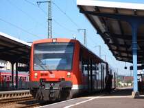 VT 650 100-1 un ein weiterer Kollege auf Gleis 4 des Aalener Bahnhofs. Beide werden am 19.05.07 die Reise nach Ulm antreten.
Ich danke noch an den �u�erst netten Lokf�hrer (Lichtupe, rotes Licht, kurzes Signalhorn)!